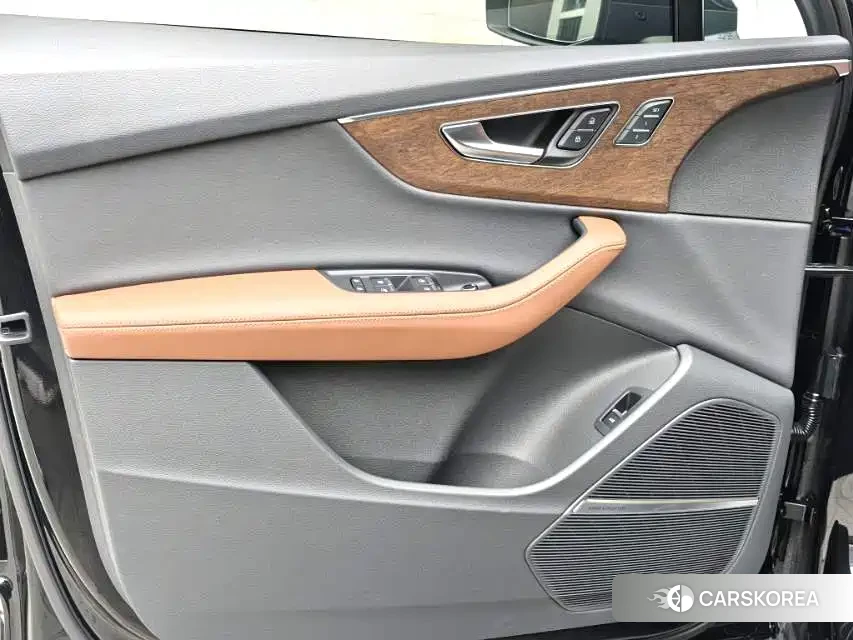 Audi Q7 2023 Черный из Китая, фото 5