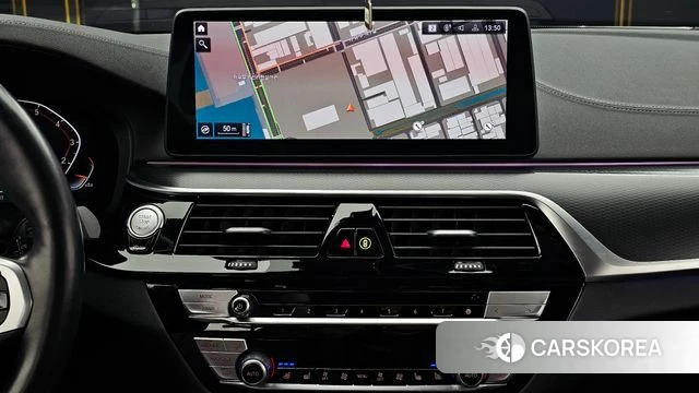 BMW 5 Series (G30) 2023 Белый из Кореи, фото 5