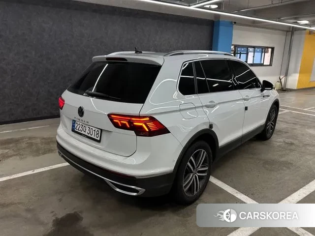 Volkswagen Tiguan second Generation 2023 Белый из Кореи, фото 5