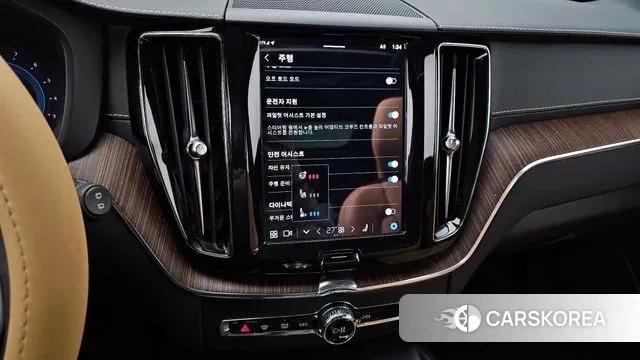 Volvo XC60 second Generation 2022 Белый из Кореи, фото 5