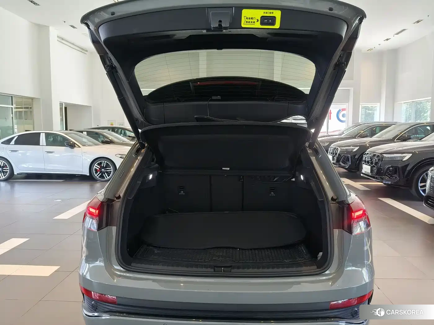 Audi Q4 e-tron 2024 Silver/gray из Китая, фото 5