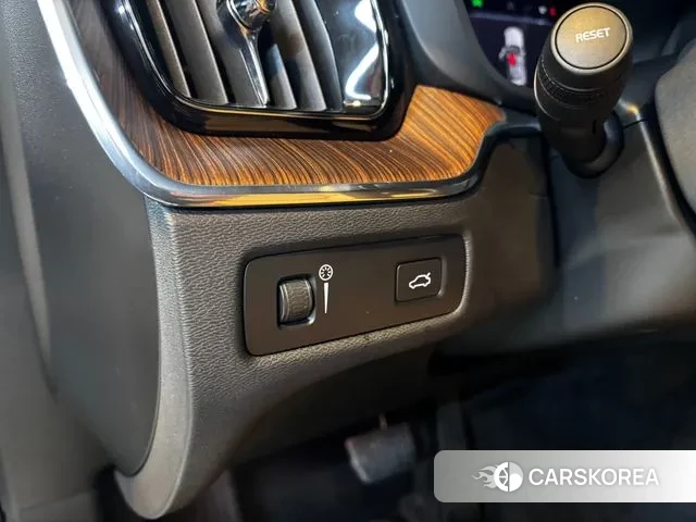 Volvo XC60 second Generation 2022 Белый из Кореи, фото 5