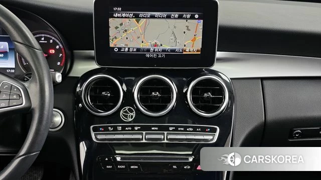 Mercedes-Benz C-Class W205 2018 Белый из Кореи, фото 5