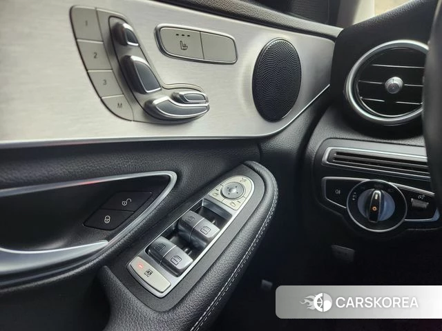 Mercedes-Benz C-Class W205 2020 Белый из Кореи, фото 5