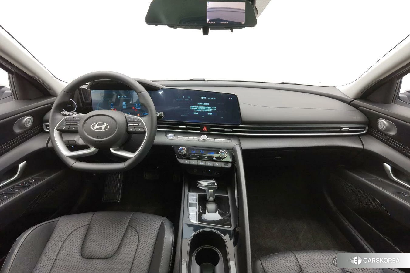Hyundai Elantra 2023 Белый из Китая, фото 5