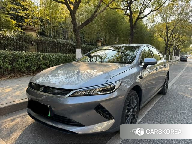 BYD Qin PLUS EV 2025 Серебристо-серый из Китая, фото 5
