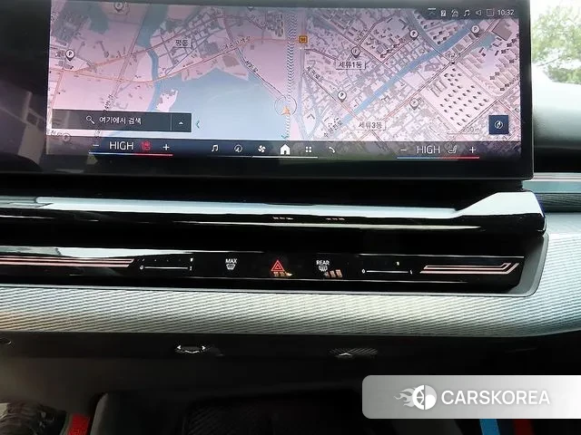 BMW 5 Series (G60) 2024 Белый из Кореи, фото 5