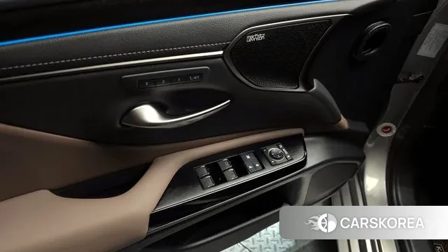 Lexus ES300h 7th generation 2023 Серебряный из Кореи, фото 5