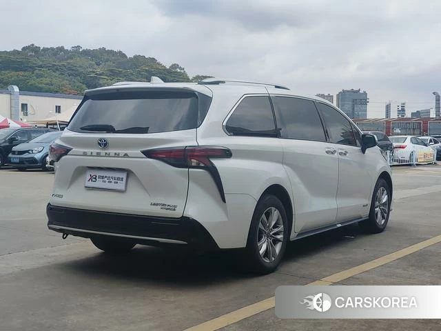 Toyota Saina 2022 Белый из Китая, фото 5