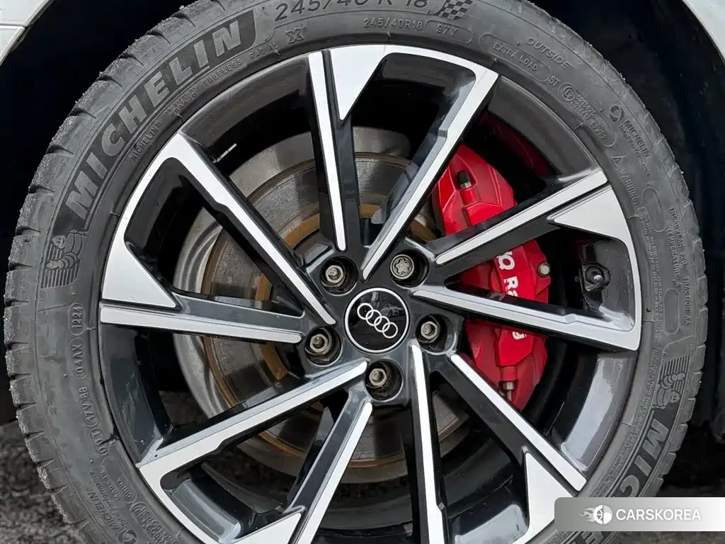 Audi A4L 2023 Silver/gray из Китая, фото 5
