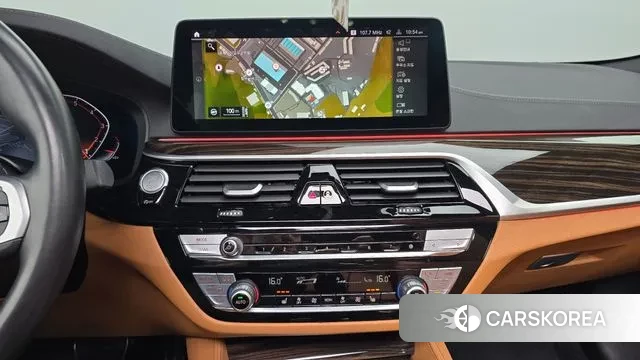 BMW 5 Series (G30) 2022 Белый из Кореи, фото 5