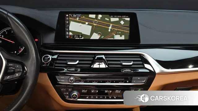 BMW 5 Series (G30) 2018 Серебристо-серый из Кореи, фото 5