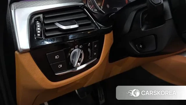 BMW 5 Series (G30) 2018 Синий из Кореи, фото 5