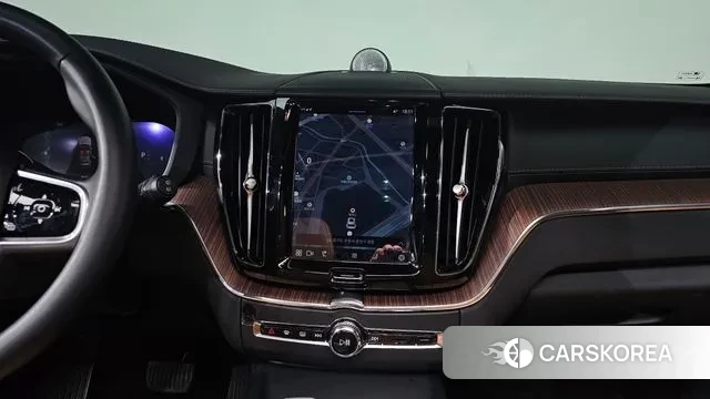 Volvo XC60 second Generation 2022 Белый из Кореи, фото 5