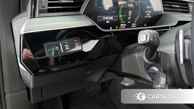 Audi e-Tron 2022 Серебристо-серый из Кореи, фото 5