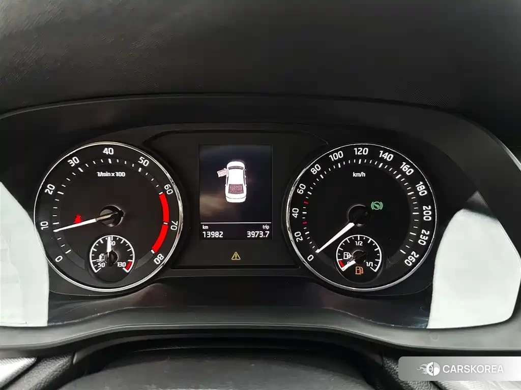 Skoda Octavia 2024 Белый из Китая, фото 5