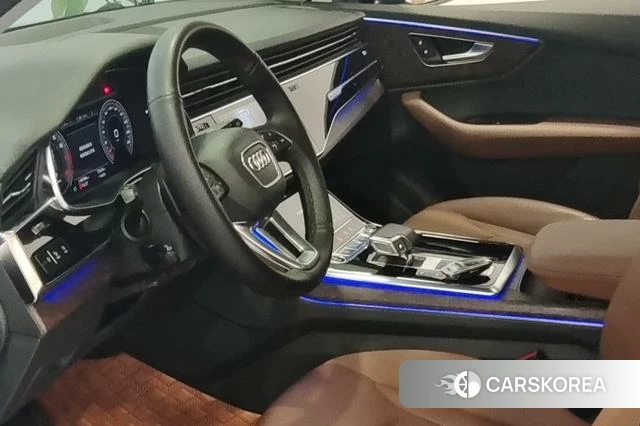 Audi Q7 2021 Черный из Китая, фото 5