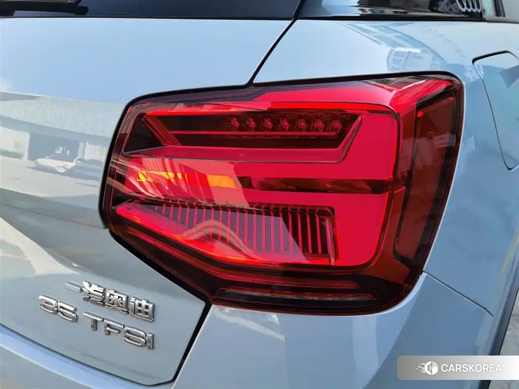 Audi Q2L 2024 Silver/gray из Китая, фото 5