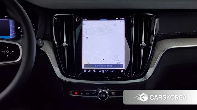 Volvo V60 Cross-Country 2nd Generation 2023 Белый из Кореи, фото 5