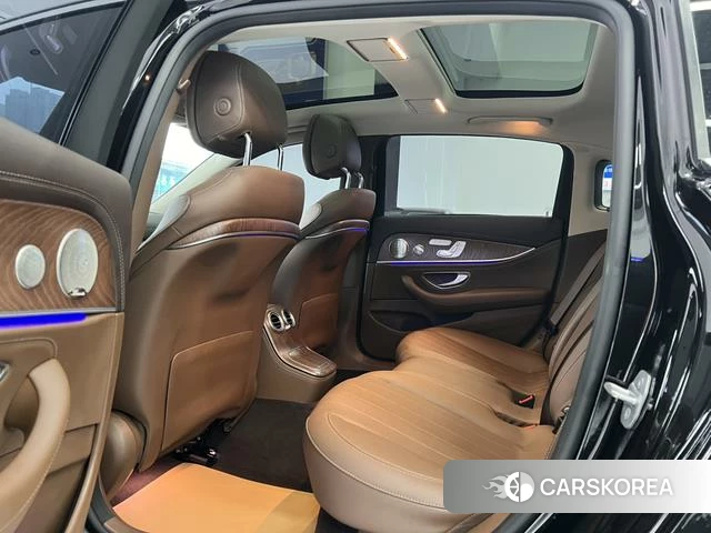 Mercedes-Benz E-class 2023 Черный из Китая, фото 5
