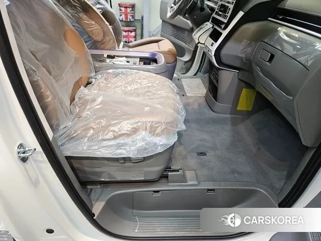 Hyundai Staria 2025 Белый из Кореи, фото 5