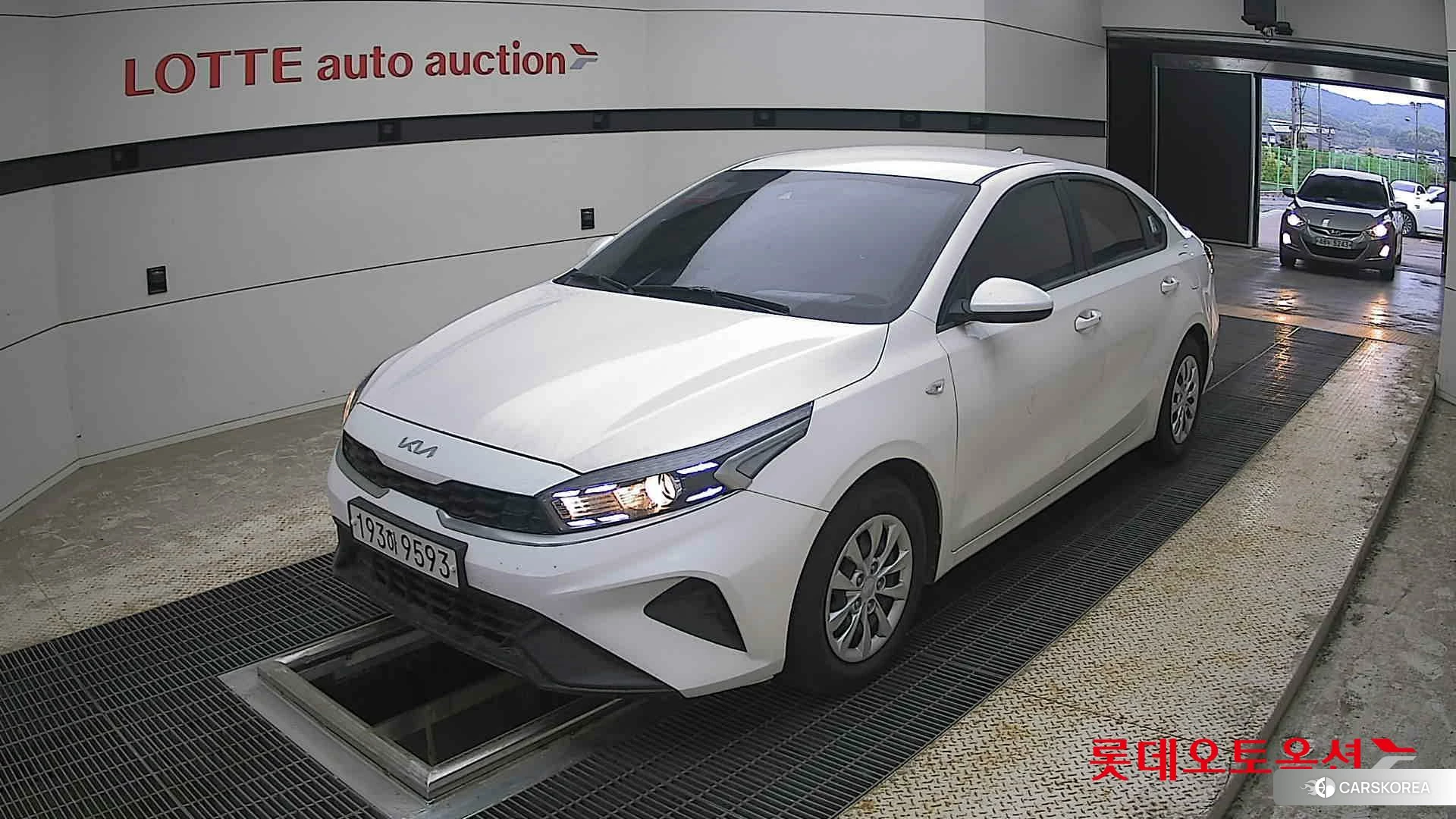 Kia K3 2022 Snow White Pearl из Кореи, фото 5