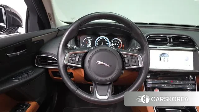 Jaguar XE 2019 Черный из Кореи, фото 5