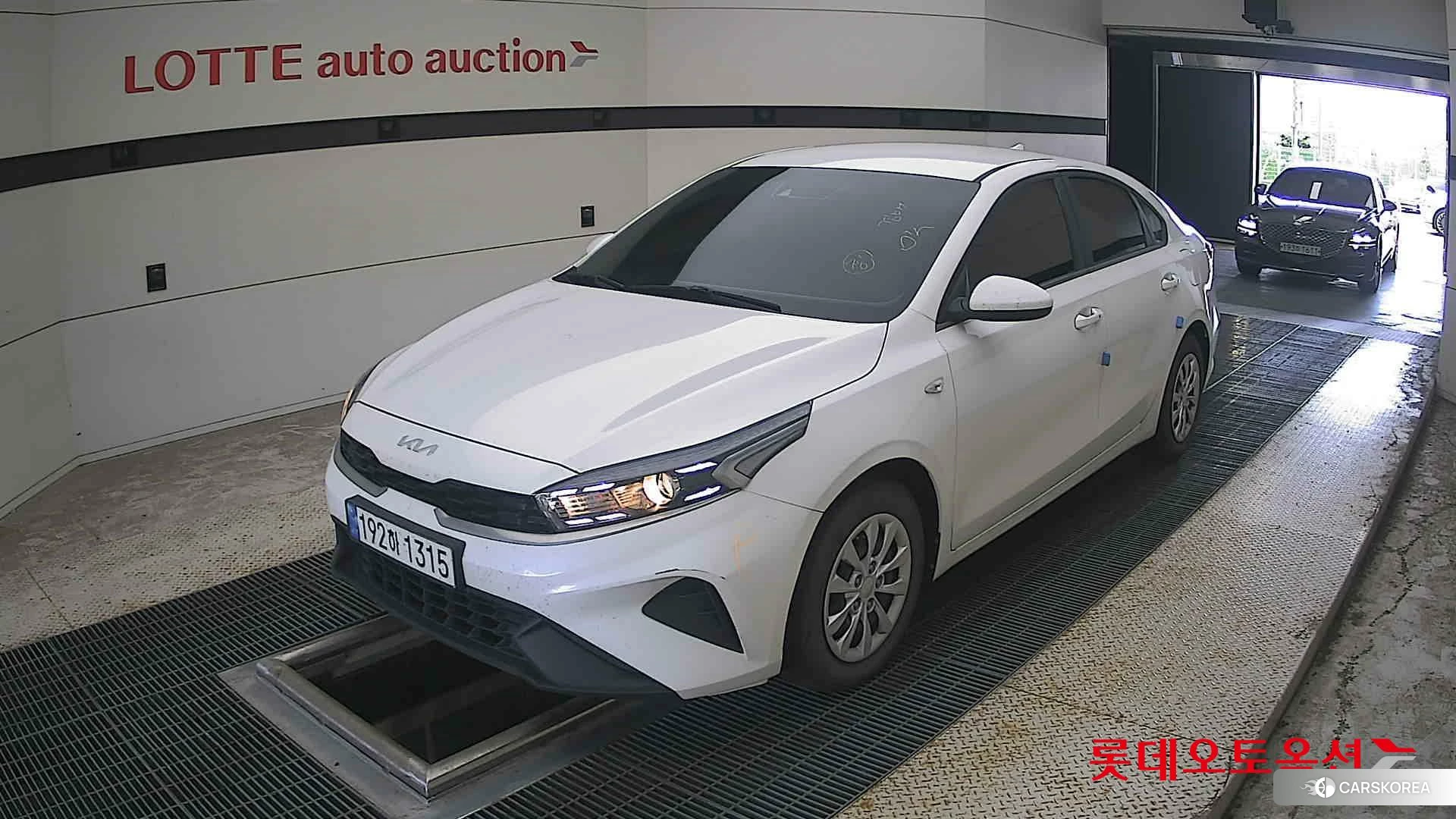 Kia K3 2022 Snow White Pearl из Кореи, фото 5