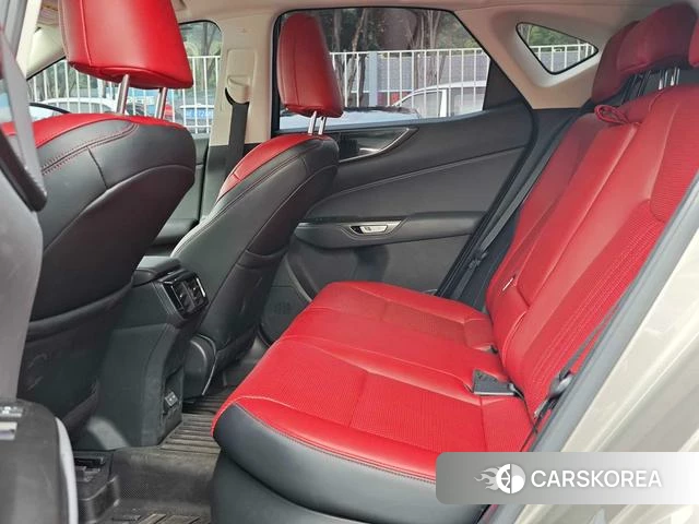 Lexus NX 2023 Серебристо-серый из Китая, фото 5
