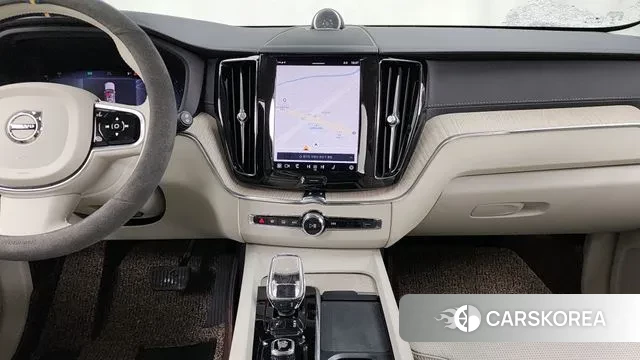 Volvo XC60 second Generation 2023 Белый из Кореи, фото 5