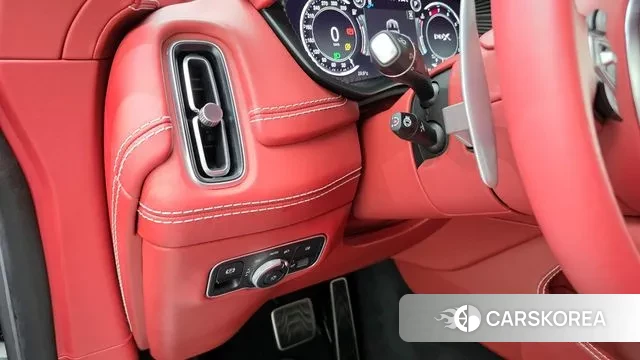 Aston Martin DBX 2022 Серый из Кореи, фото 5
