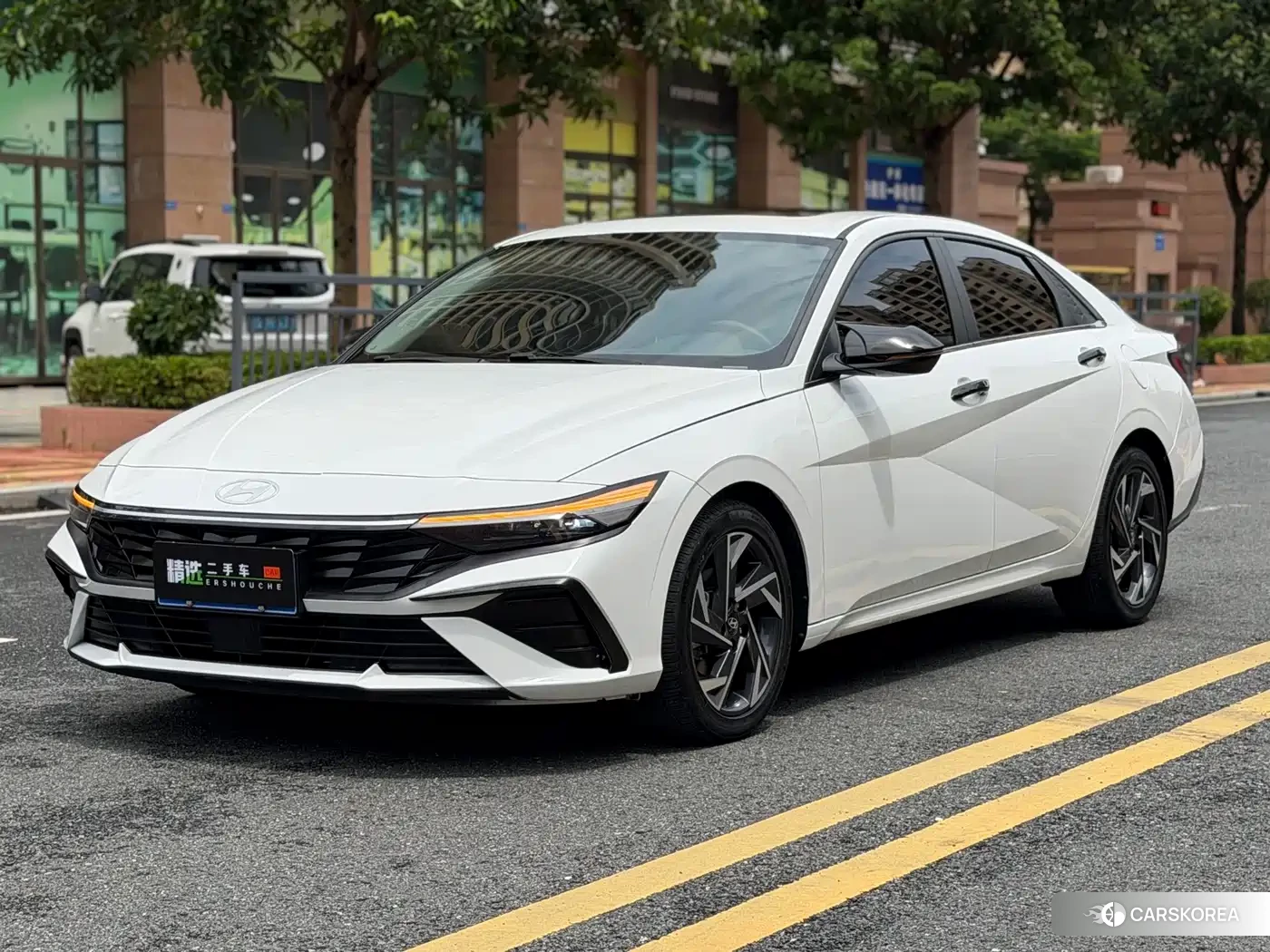 Hyundai Elantra 2023 Белый из Китая, фото 5