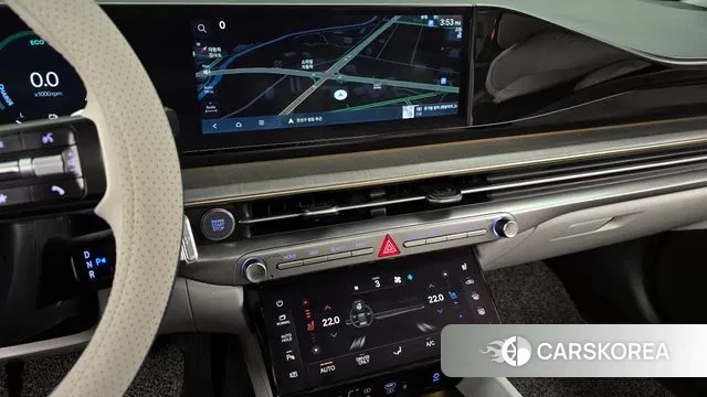 Hyundai Grandeur Hybrid (GN7) 2023 Светло-серебряный цвет из Кореи, фото 5