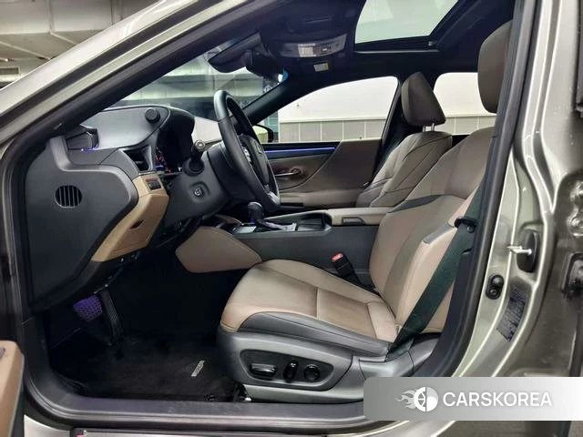 Lexus ES 2025 Серебристо-серый из Китая, фото 5