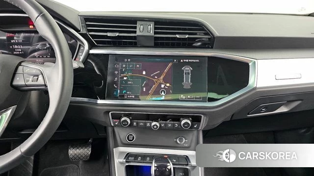 Audi Q3 (F3) 2023 Черный из Кореи, фото 5