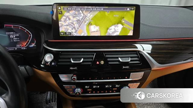 BMW 5 Series (G30) 2022 Белый из Кореи, фото 5