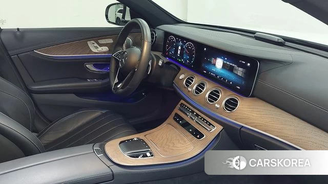 Mercedes-Benz E-Class W213 2022 Белый из Кореи, фото 5