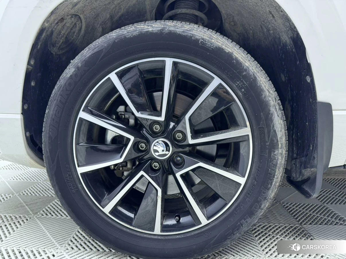 Skoda Krok 2022 Белый из Китая, фото 5