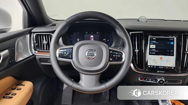 Volvo S60 3rd generation 2023 Белый из Кореи, фото 5