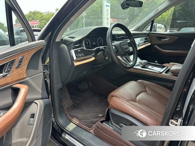 Audi Q7 2022 Черный из Китая, фото 5