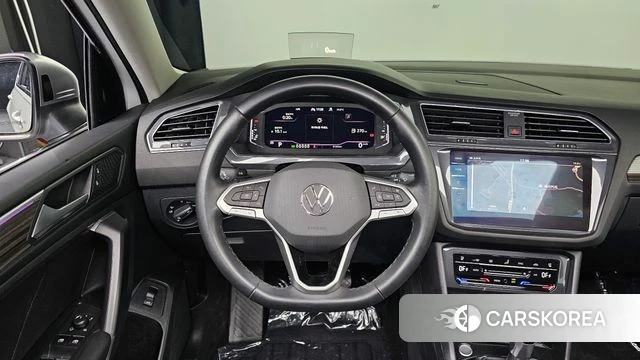 Volkswagen Tiguan Allspace 2023 Белый из Кореи, фото 5