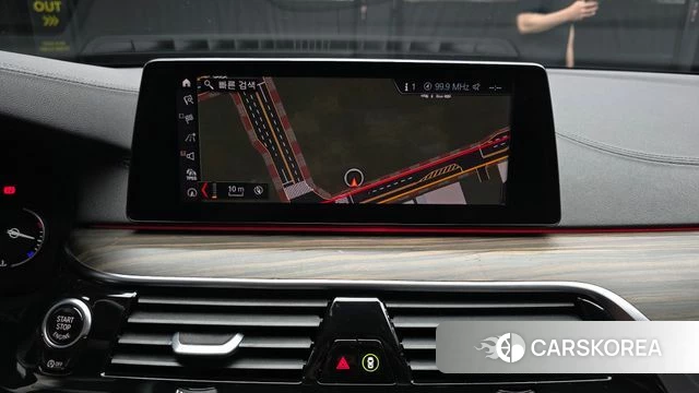BMW 5 Series (G30) 2019 Белый из Кореи, фото 5