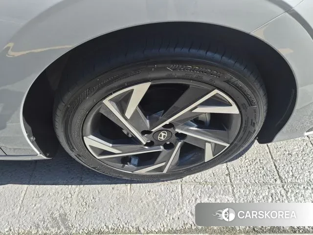 Hyundai The New Avante Hybrid (CN7) 2023 Серебристо-серый из Кореи, фото 5