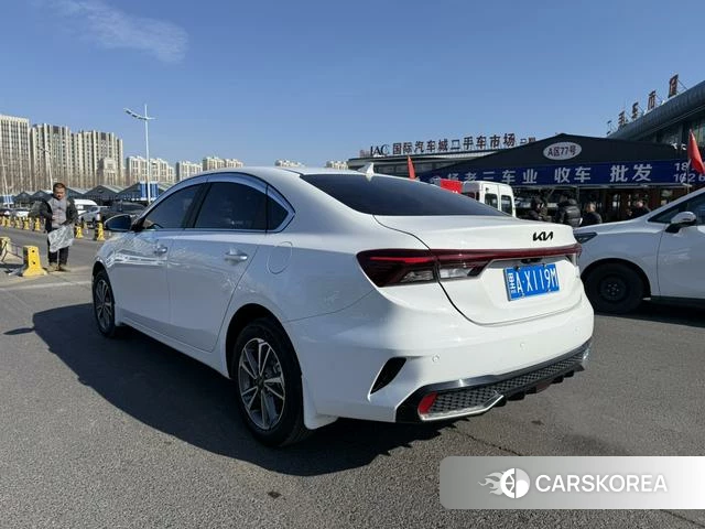 Kia K3 2023 Белый из Китая, фото 5
