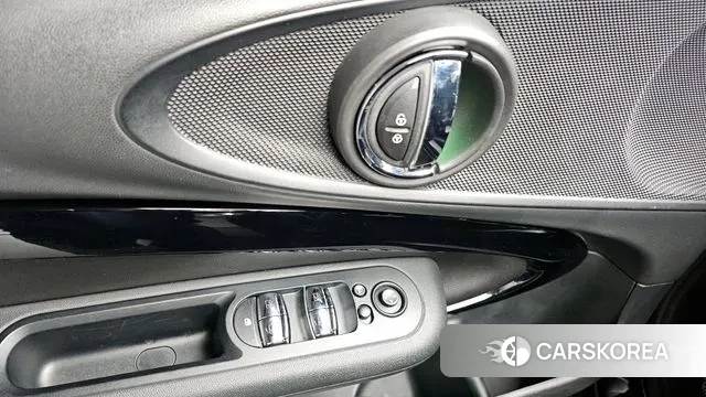 Mini Cooper D Clubman 2018 Черный из Кореи, фото 5