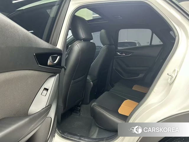 Mazda CX-4 2023 Белый из Китая, фото 5