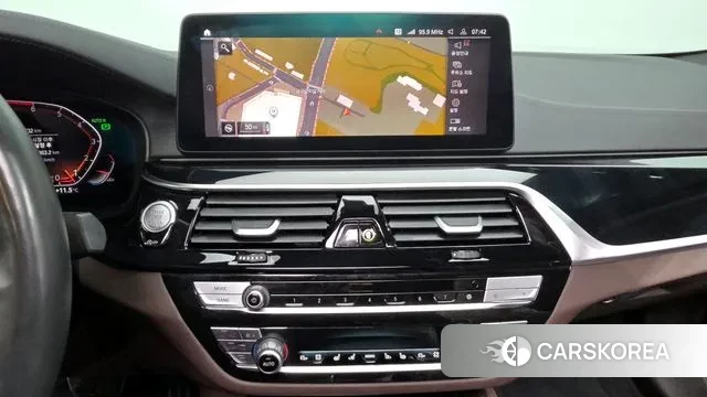 BMW 5 Series (G30) 2022 Черный из Кореи, фото 5