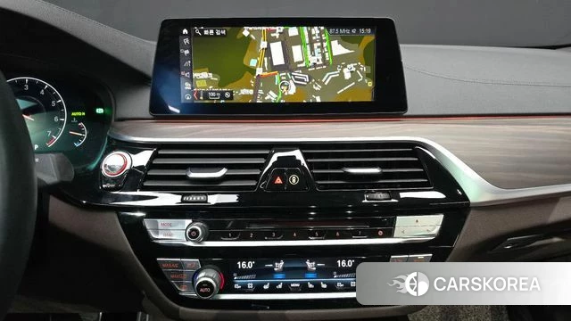 BMW 5 Series (G30) 2019 Светло-серебряный цвет из Кореи, фото 5