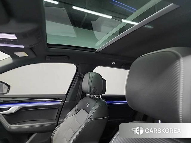 Volkswagen Touareg 3rd generation 2023 Черный из Кореи, фото 5