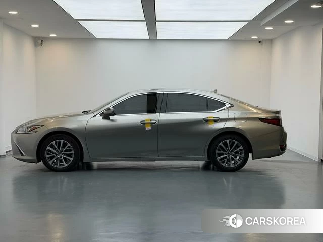 Lexus ES 2023 Серебристо-серый из Китая, фото 5